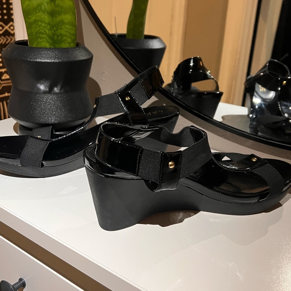 LAUREN RALPH LAUREN Patent Black Wedge Sandal 9.5